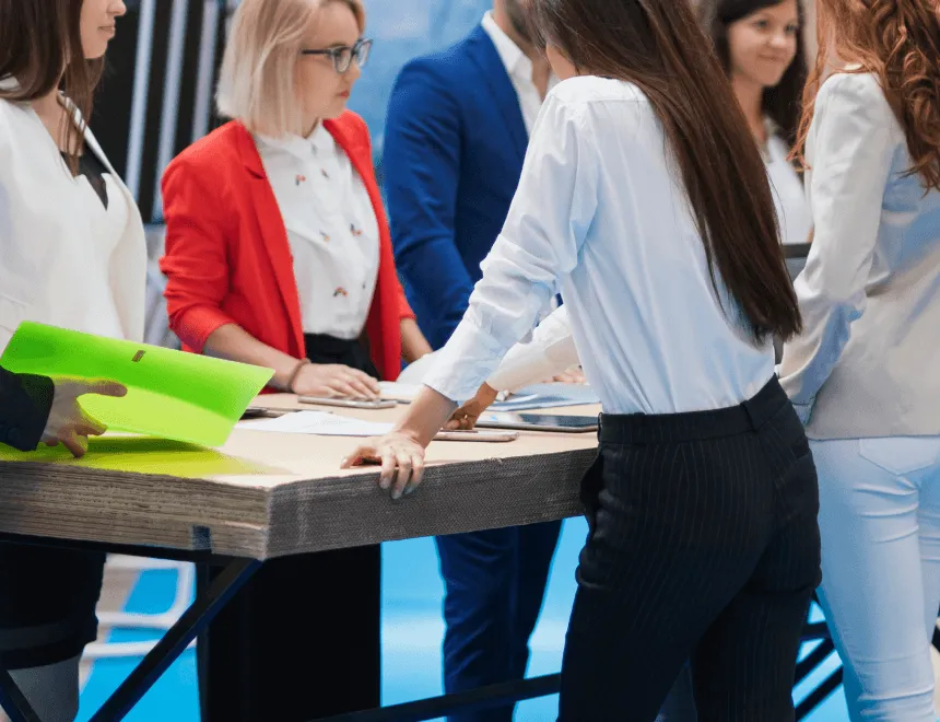 我們會透過與當地合作夥伴的合作，協助您參加能帶來成效的展覽。